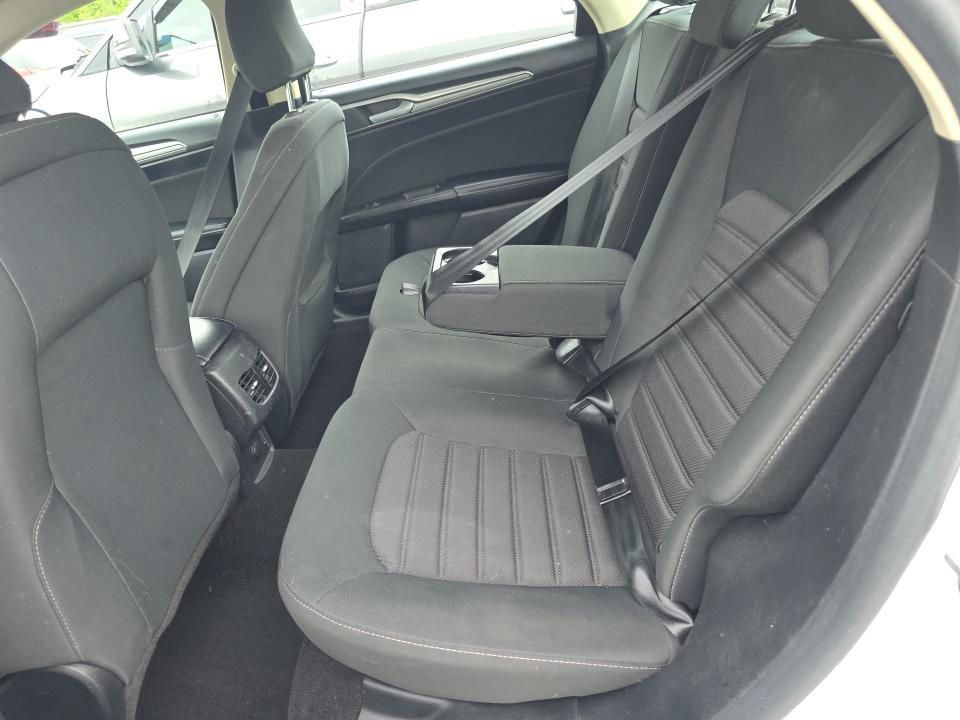 Used 2020 Ford Fusion SE FWD image 14