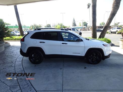 Used 2017 Jeep Cherokee Altitude image 9
