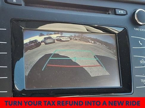 Used 2019 Toyota Highlander LE image 18