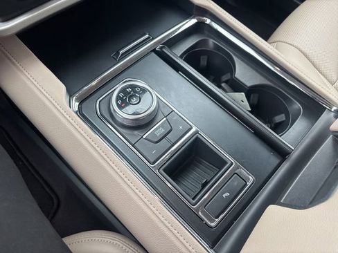 Used 2024 Ford Expedition XLT RWD image 17