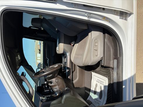 Used 2022 Chevrolet Silverado 1500 LTZ w/ Technology Package image 13