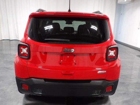 Used 2018 Jeep Renegade Latitude FWD image 6