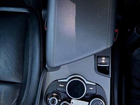 Used 2017 Alfa Romeo Giulia w/ Sport Appearance Package image 36