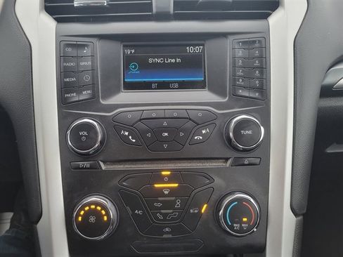 Used 2015 Ford Fusion SE image 15