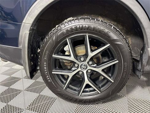 Used 2017 Toyota RAV4 SE image 29