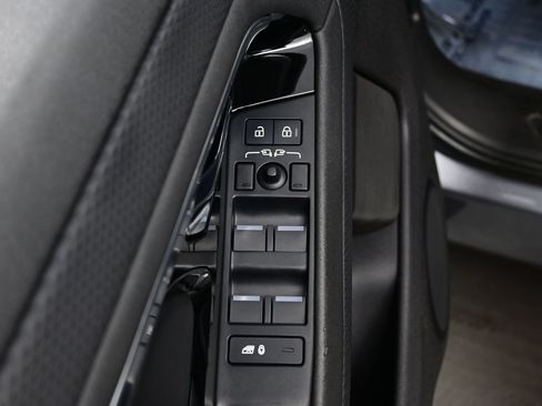 Used 2023 Land Rover Range Rover Evoque S AWD/4WD image 13