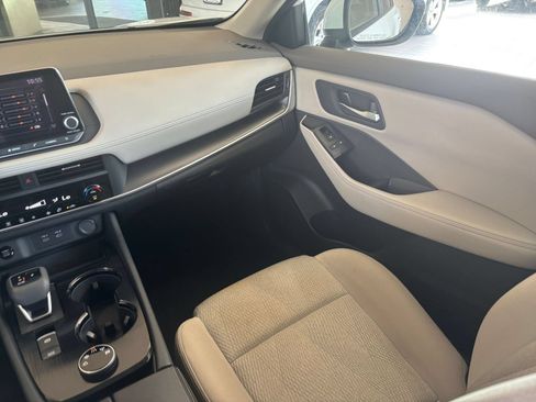 Used 2025 Nissan Rogue SV AWD/4WD image 32