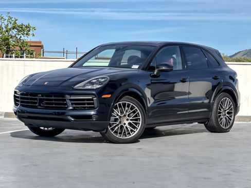Certified 2023 Porsche Cayenne Platinum Edition image 1