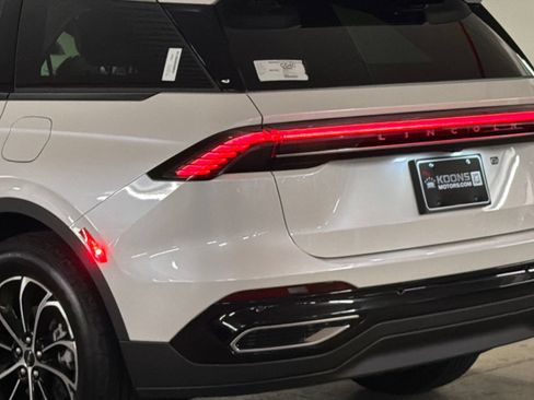 New 2026 Lincoln Nautilus Premier AWD/4WD image 7