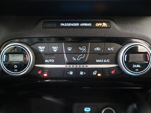 Used 2021 Ford Escape Titanium image 27