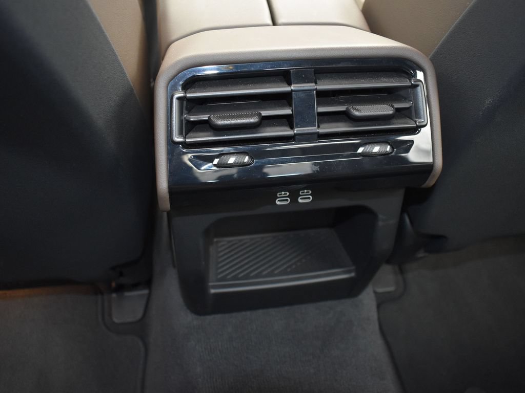 Used 2024 BMW 530i xDrive AWD/4WD image 18