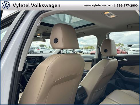 Used 2020 Volkswagen Jetta SE w/ SE Cold Weather Package image 14