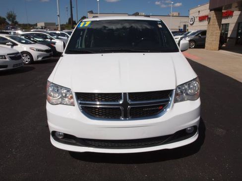 Used 2017 Dodge Grand Caravan SXT FWD image 4