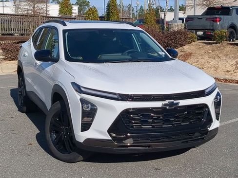 New 2026 Chevrolet Trax ACTIV w/ Sunroof Package image 3