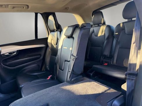 Used 2018 Volvo XC90 T5 Momentum w/ Convenience Package image 16