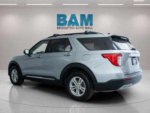 Used 2023 Ford Explorer XLT w/ Equipment Group 202A AWD/4WD image 5