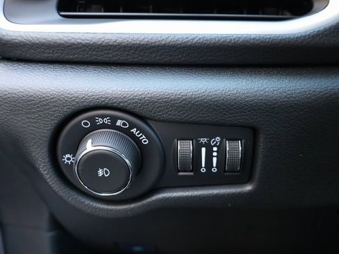 New 2026 Chrysler Pacifica Select image 13