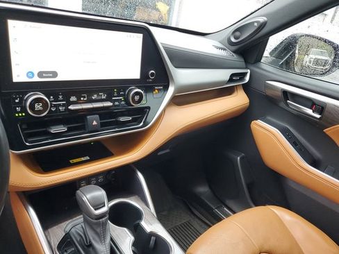 Used 2023 Toyota Highlander Platinum image 26