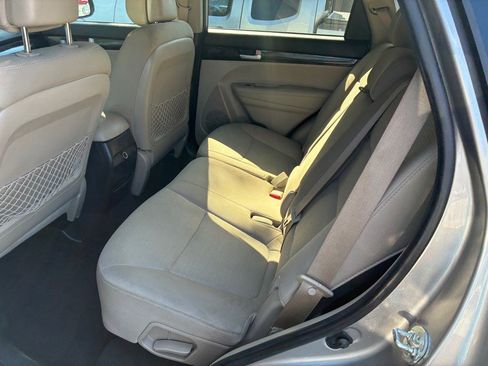 Used 2015 Kia Sorento LX image 14