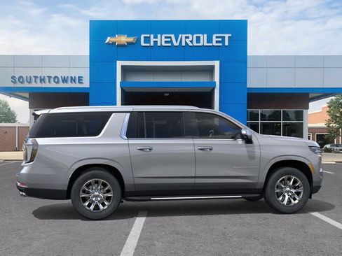 New 2026 Chevrolet Suburban Premier image 29