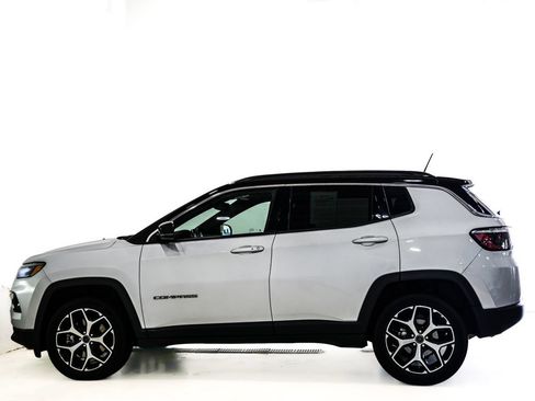 Used 2025 Jeep Compass Limited AWD/4WD image 5