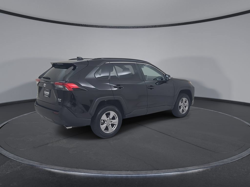 Used 2025 Toyota RAV4 XLE AWD/4WD image 17