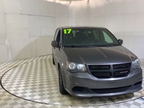 Used 2017 Dodge Grand Caravan SE FWD image 5