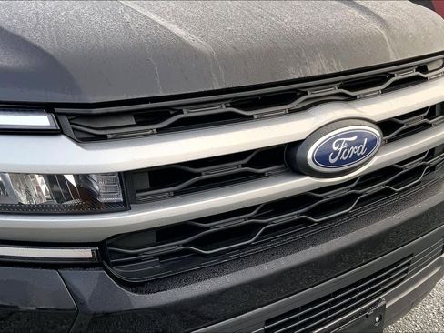 Used 2024 Ford Expedition XLT image 28