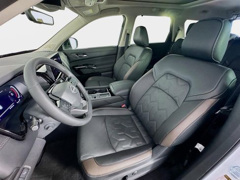 New 2026 Nissan Pathfinder Platinum image 11