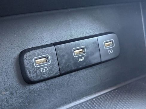 Used 2024 Kia Carnival LX image 29