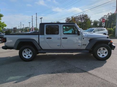 Used 2020 Jeep Gladiator Sport w/ Quick Order Package 24S AWD/4WD image 4