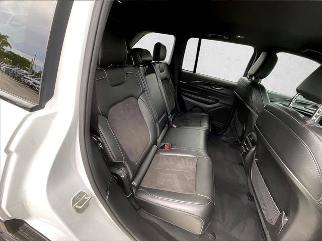 Used 2024 Jeep Grand Cherokee Altitude RWD image 28