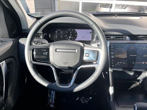 Used 2025 Land Rover Discovery Sport S image 5