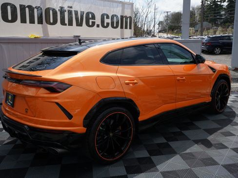 Used 2022 Lamborghini Urus image 8