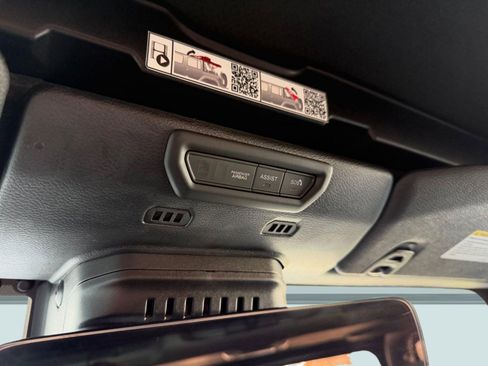 Used 2022 Jeep Wrangler Sport S image 29