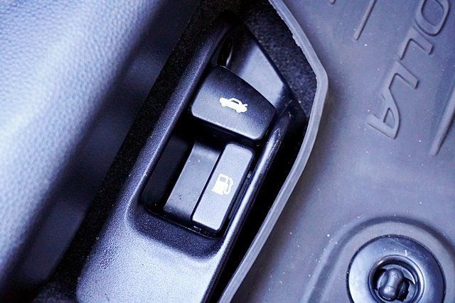 Used 2026 Toyota Corolla SE w/ SE Package FWD image 34