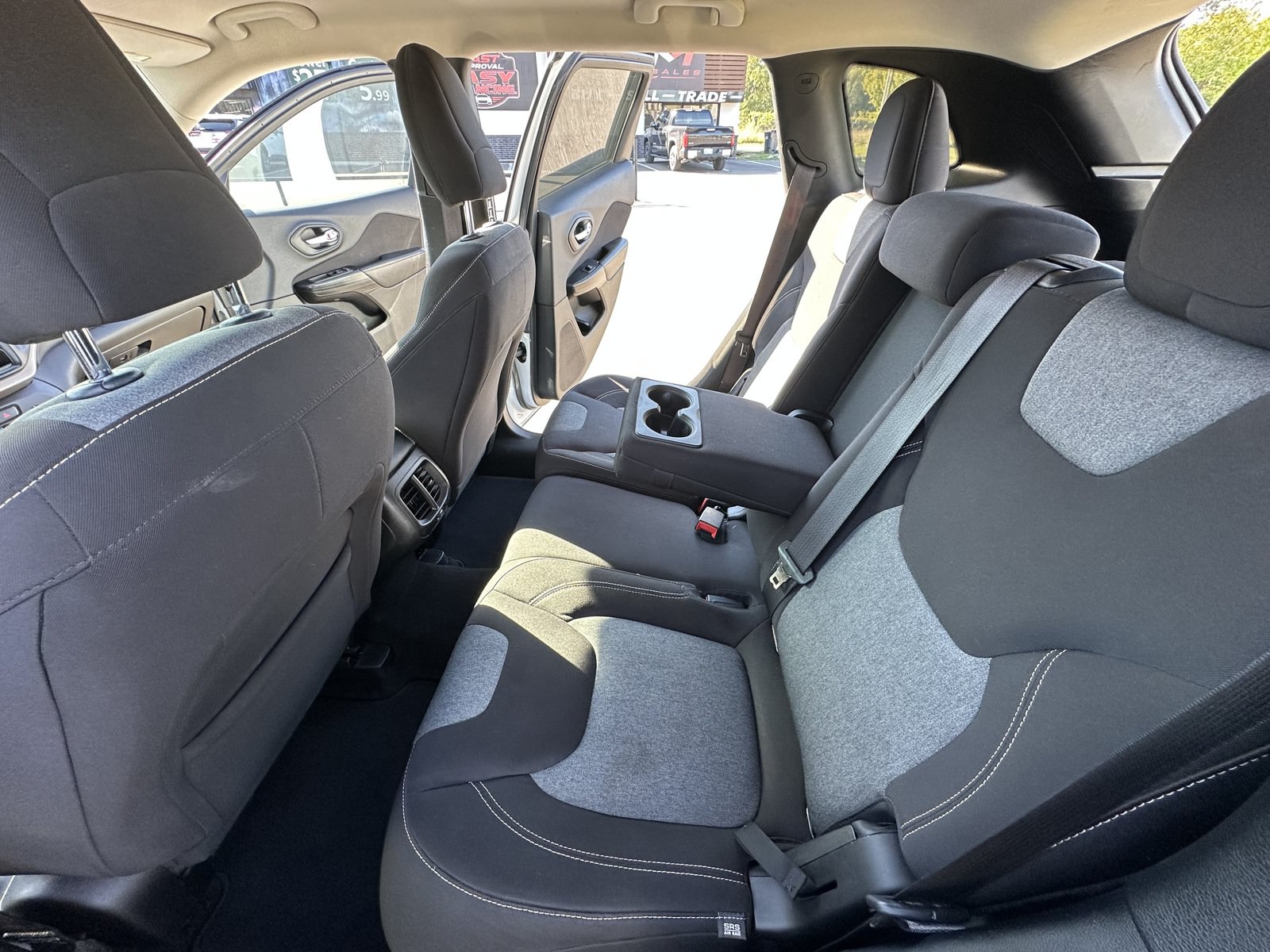 Used 2014 Jeep Cherokee Sport FWD image 3