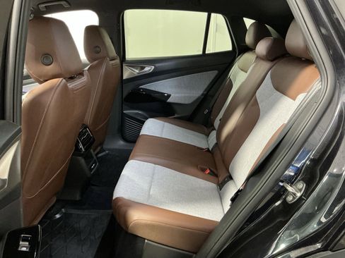 Used 2023 Volkswagen ID.4 Pro image 31