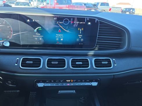 Used 2022 Mercedes-Benz GLS 450 4MATIC image 17