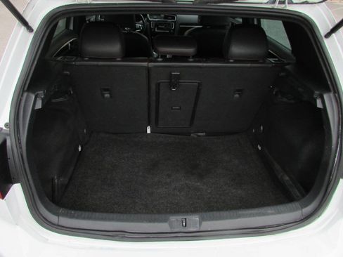 Used 2015 Volkswagen Golf 4-Door FWD image 24