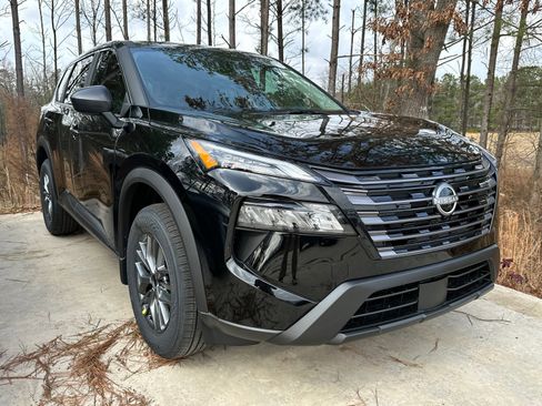 New 2026 Nissan Rogue S image 3
