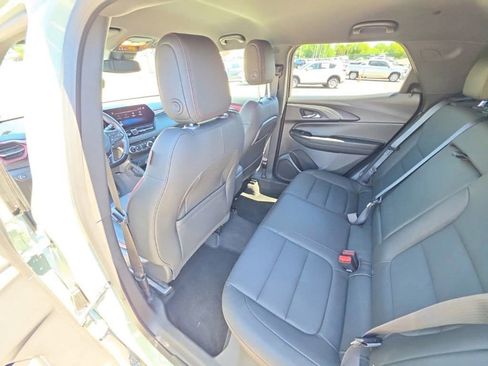 Used 2024 Chevrolet TrailBlazer RS w/ Convenience Package AWD/4WD image 28