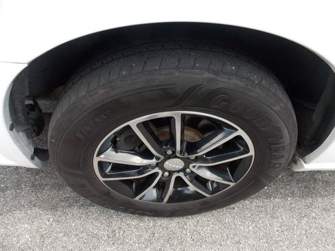 Used 2018 Dodge Grand Caravan SE FWD image 21