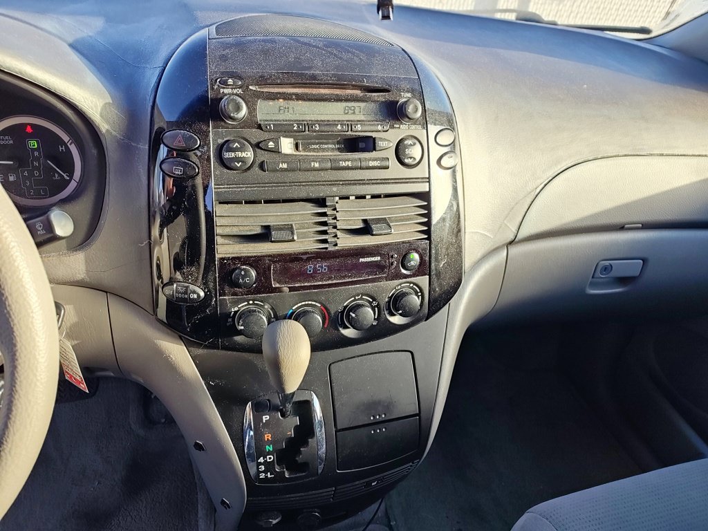 Used 2005 Toyota Sienna LE FWD image 12