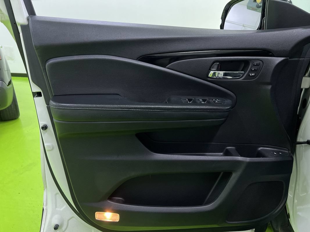 Used 2017 Honda Pilot Touring image 16