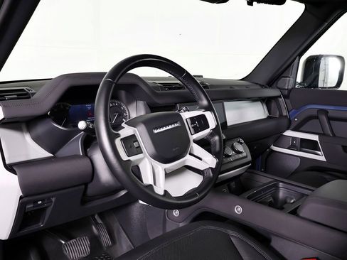 Used 2023 Land Rover Defender 90 S image 34