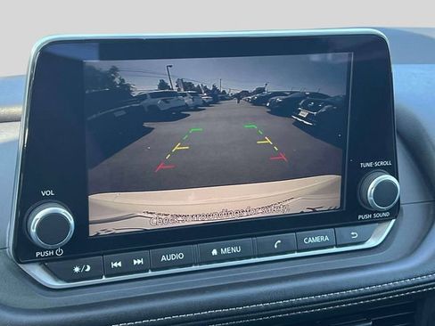 Used 2025 Nissan Rogue S AWD/4WD image 31