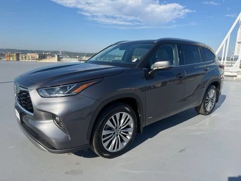 Used 2023 Toyota Highlander Platinum AWD/4WD image 7