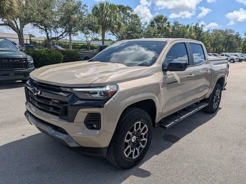 Used 2023 Chevrolet Colorado Z71 w/ Advanced Trailering Package AWD/4WD image 10