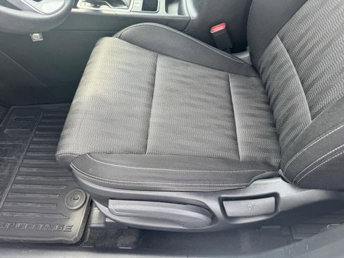 Used 2020 Kia Sportage LX image 19